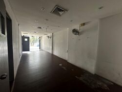 East Village (D16), Retail #579083961